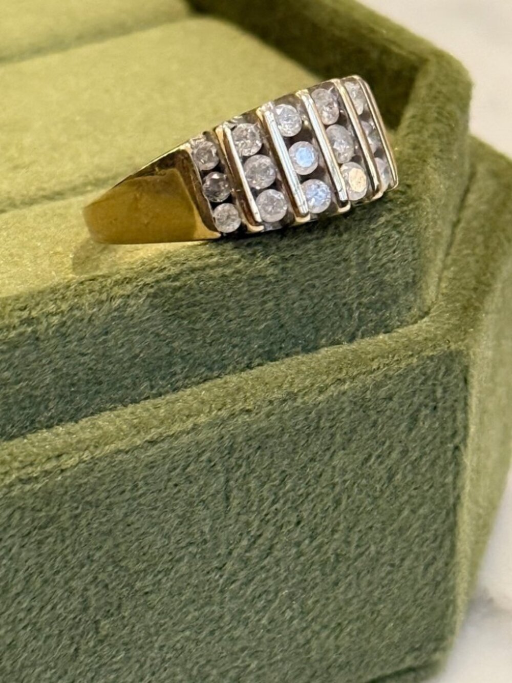 10k GOLD & DIAMOND Three-Row Cluster Band Ring, Yellow Circa 1980s–90s